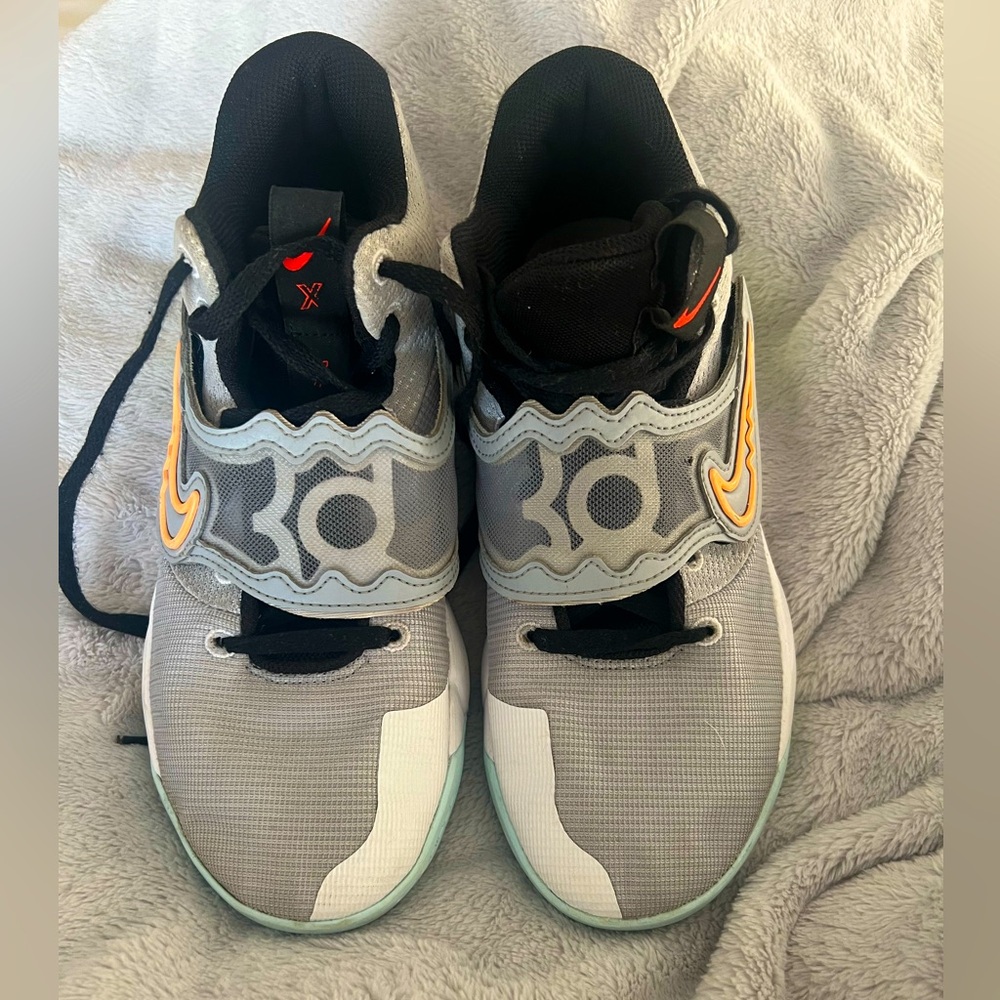 Nike KD Trey basketball sneakers 9.5